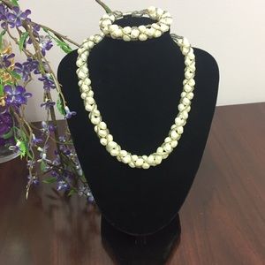 Vintage fresh water pearls chocker & bracelet